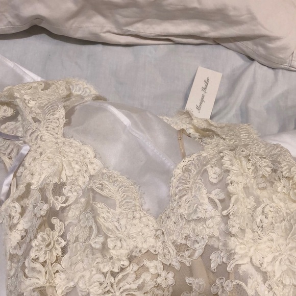 Monique Lhuillier backless wedding dress - Picture 7 of 7